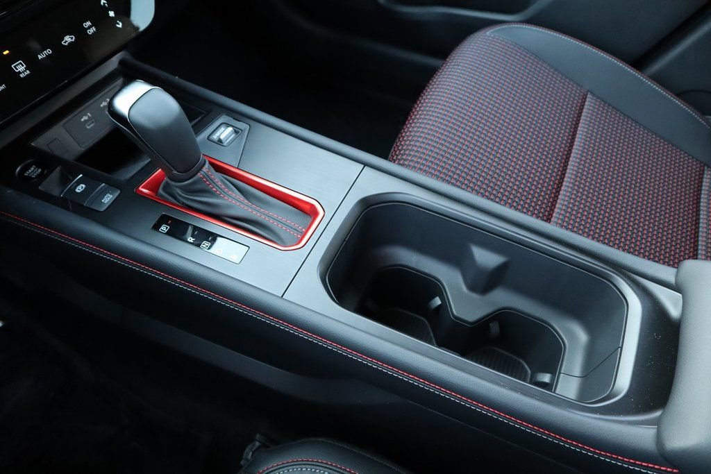 New 2025 Nissan Kicks SR image 18