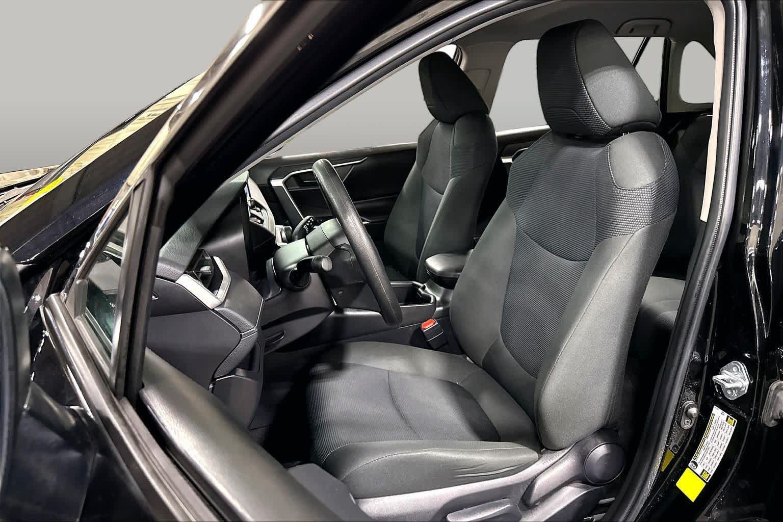Used 2024 Toyota RAV4 LE AWD/4WD image 8
