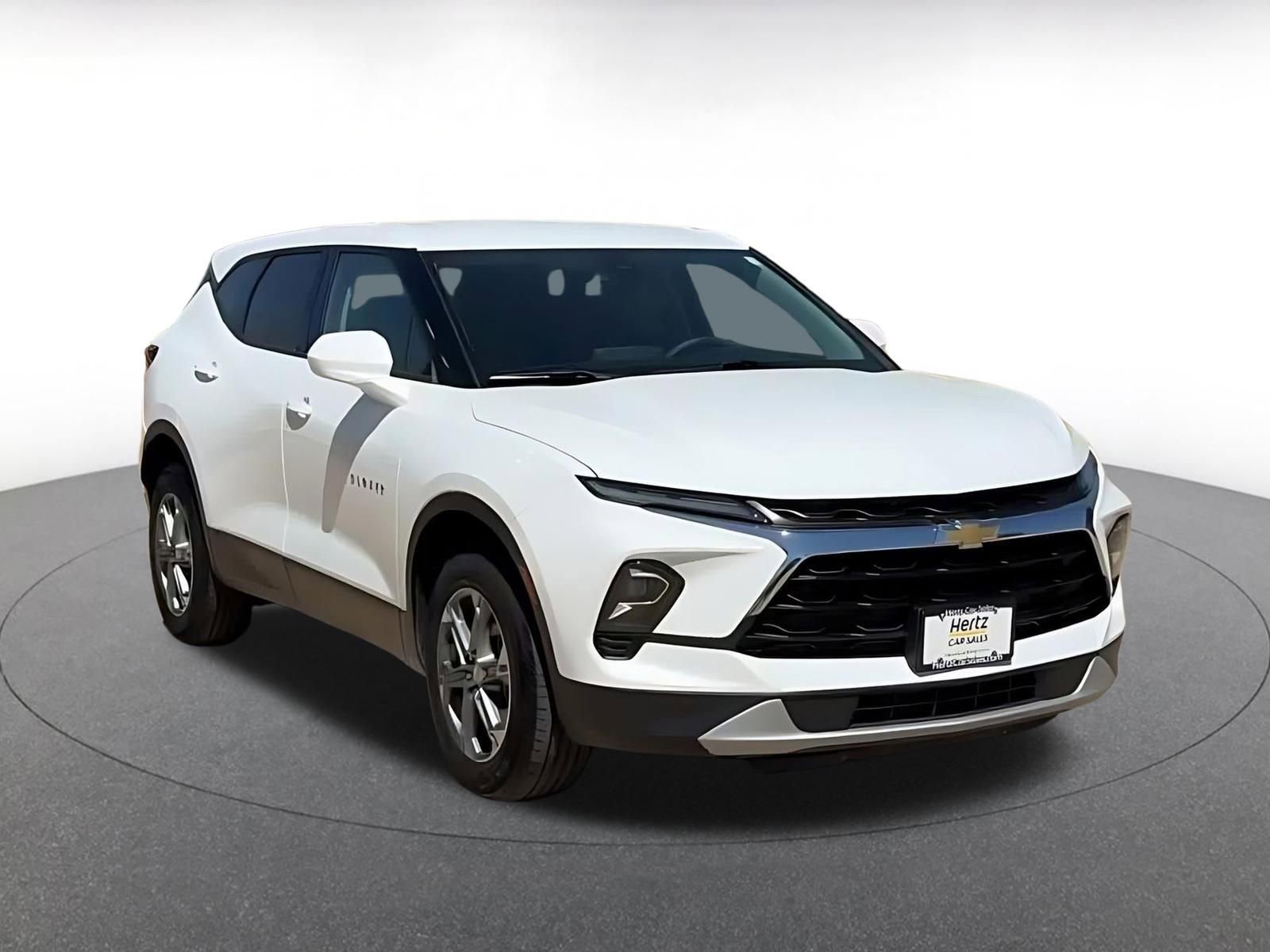 Used 2025 Chevrolet Blazer LT image 3