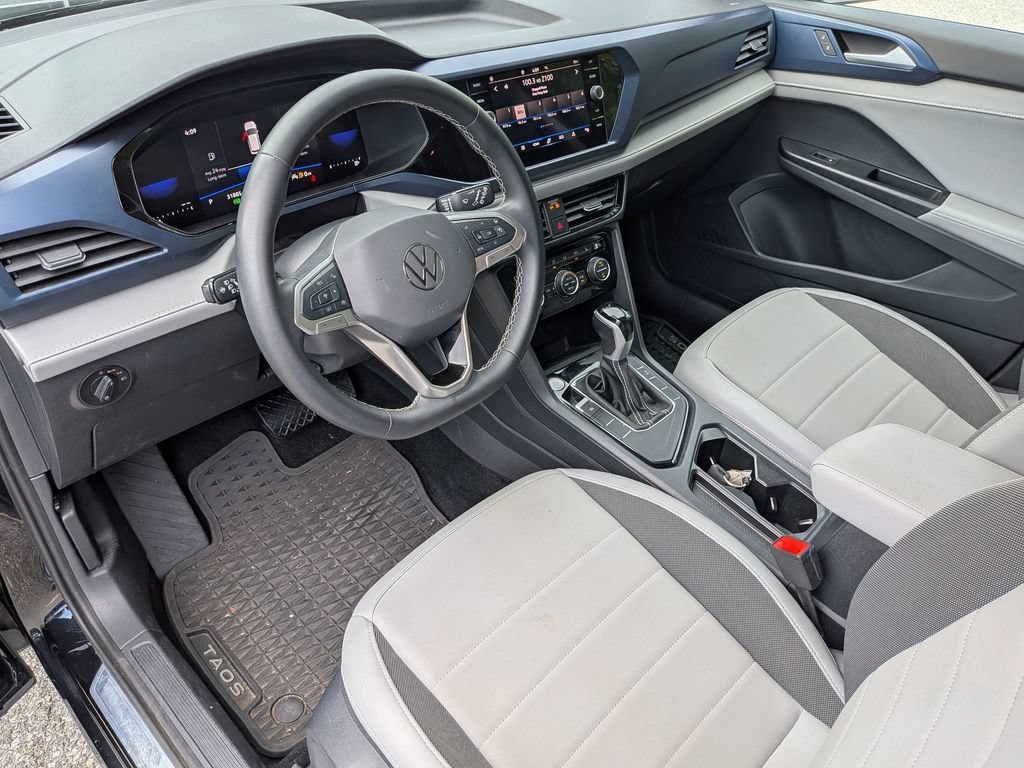 Used 2024 Volkswagen Taos SE w/ Black Wheel Package FWD image 10