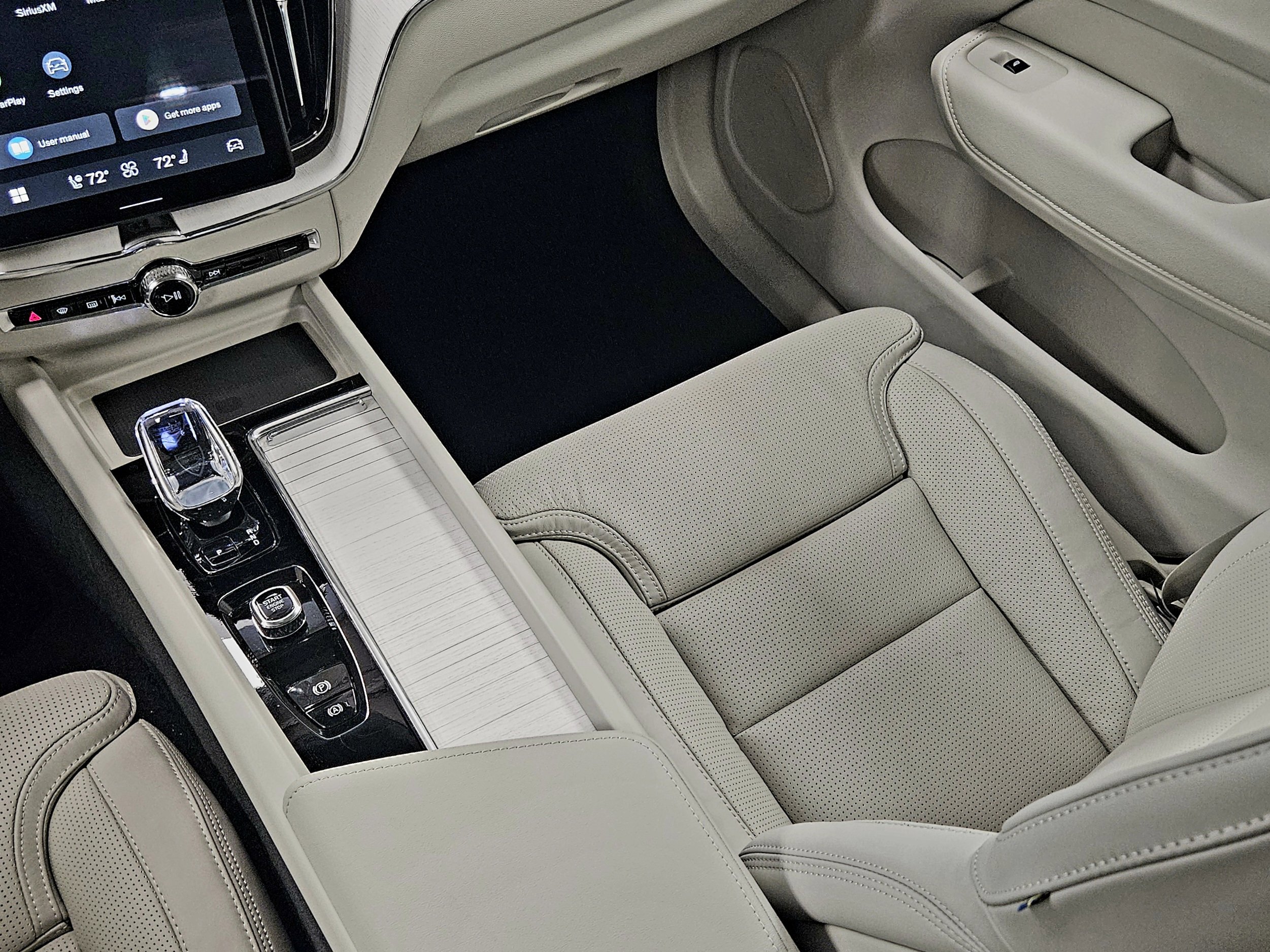 New 2026 Volvo XC60 B5 Ultra w/ Protection Package Premier image 17