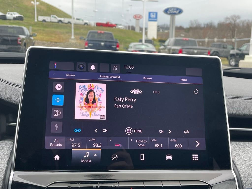 Certified 2022 Jeep Compass Latitude image 38