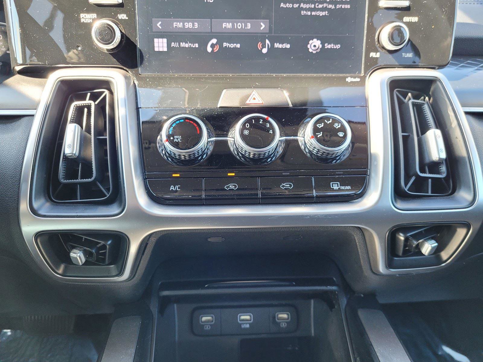 Used 2022 Kia Sorento LX image 28