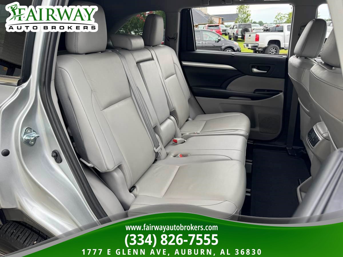 Used 2019 Toyota Highlander XLE FWD image 13
