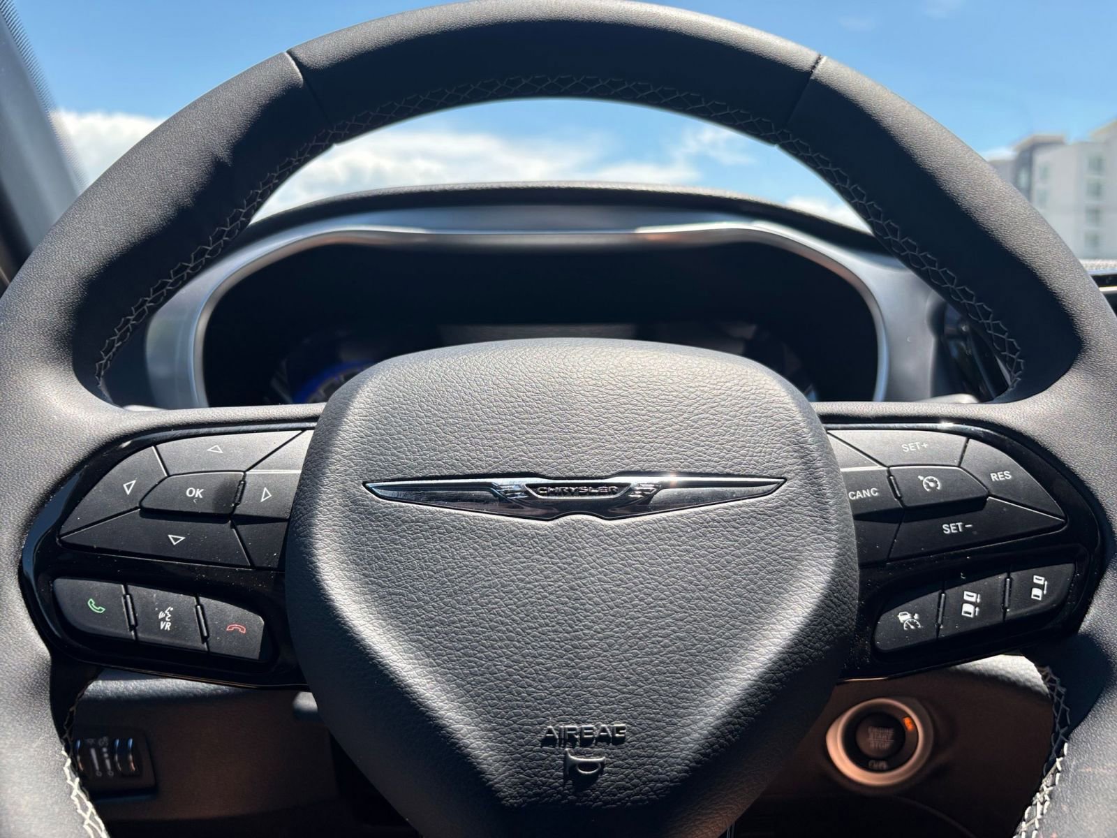 Used 2025 Chrysler Pacifica Limited FWD image 31