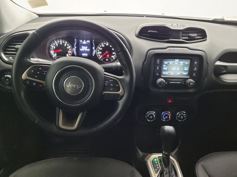 Used 2017 Jeep Renegade Latitude FWD image 22