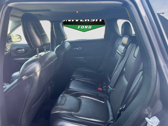 Used 2019 Jeep Cherokee Overland w/ Technology Group AWD/4WD image 26