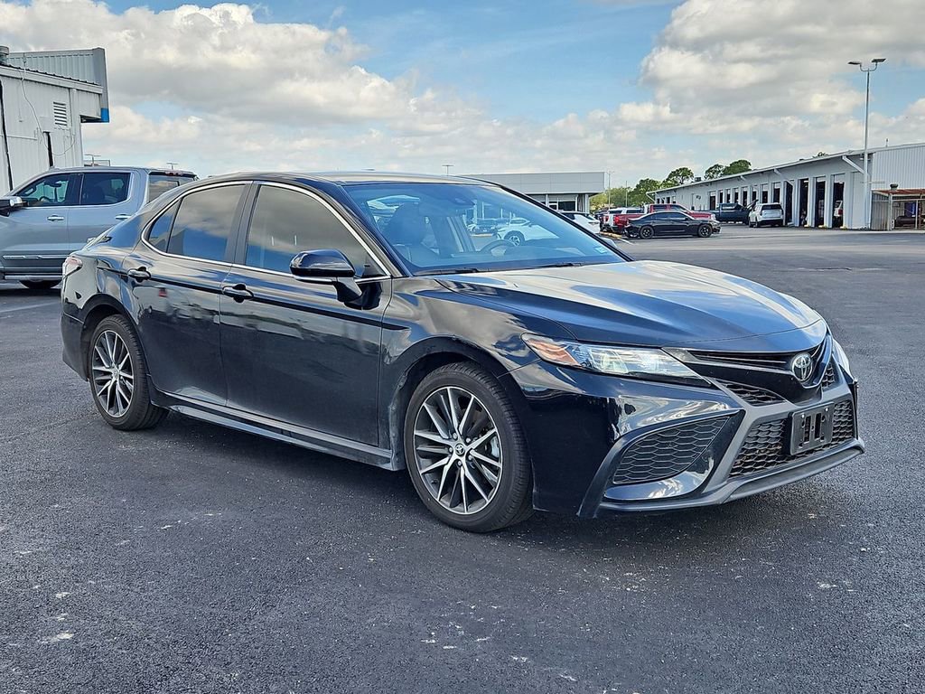 Used 2022 Toyota Camry SE w/ Convenience Package FWD image 8