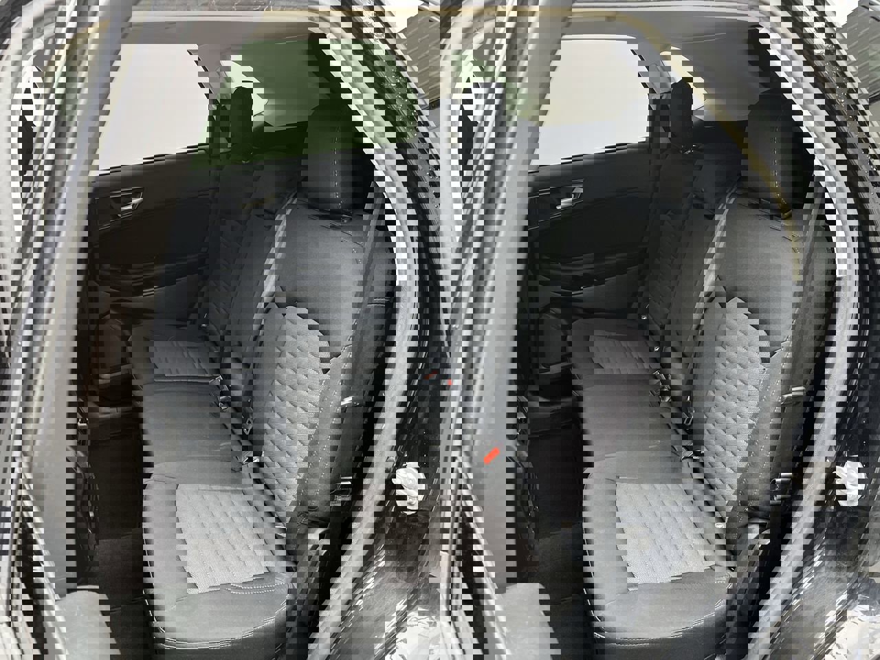 Used 2018 Ford Edge SE image 9