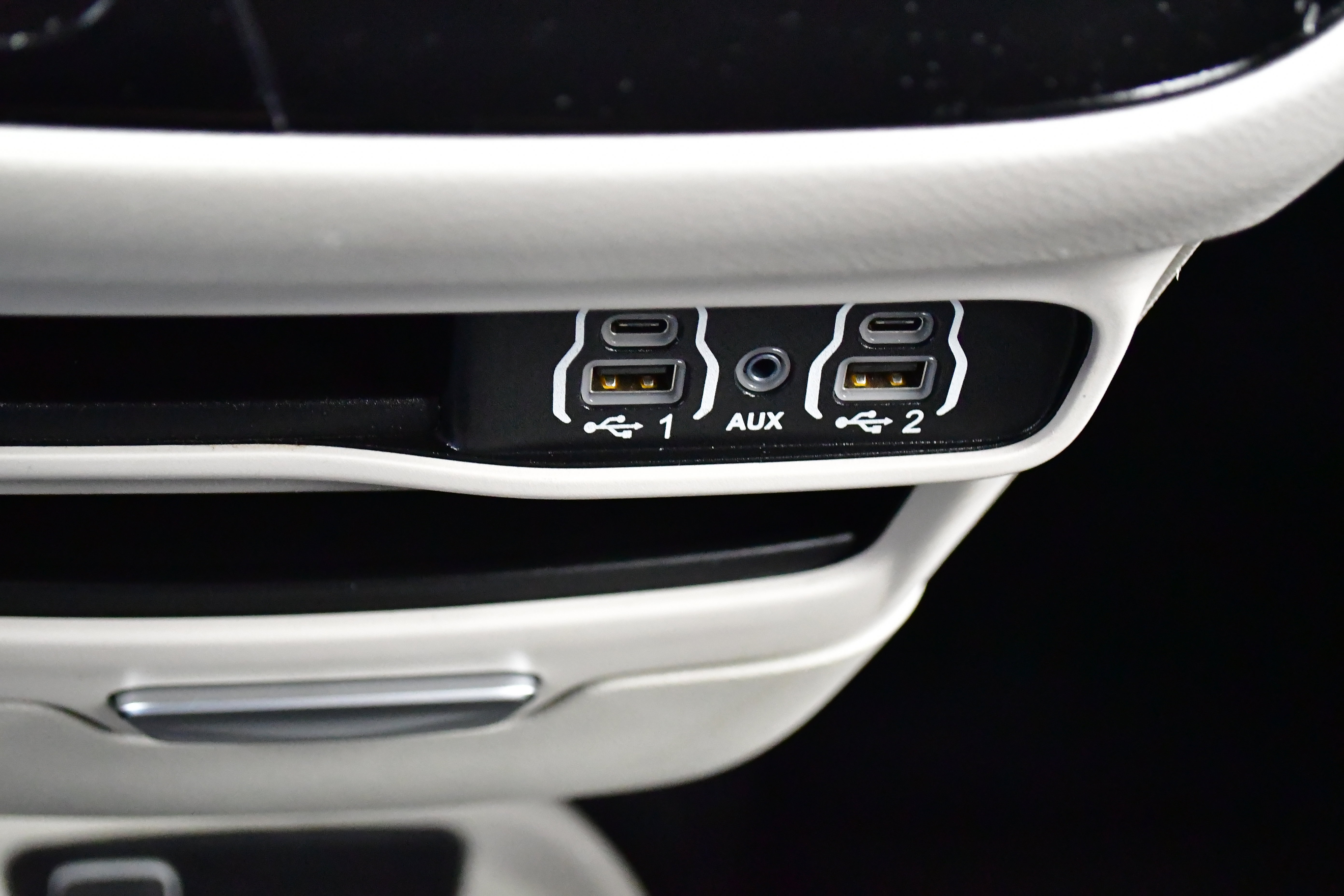 Used 2023 Chrysler Pacifica Touring-L FWD image 30