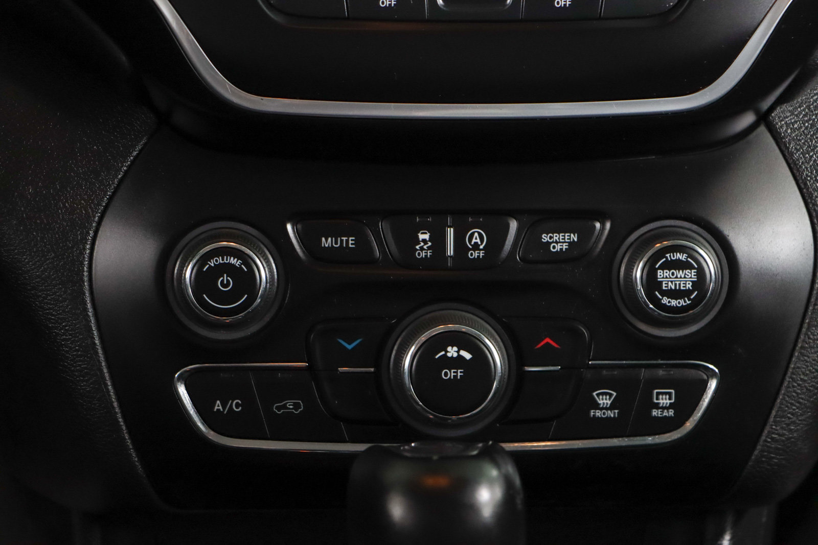 Used 2021 Jeep Cherokee Latitude Plus FWD image 20
