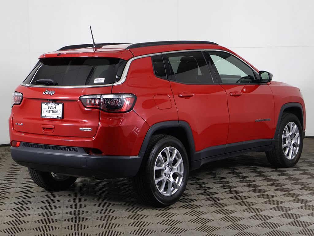 Used 2024 Jeep Compass Latitude w/ Sun and Sound Group AWD/4WD image 10