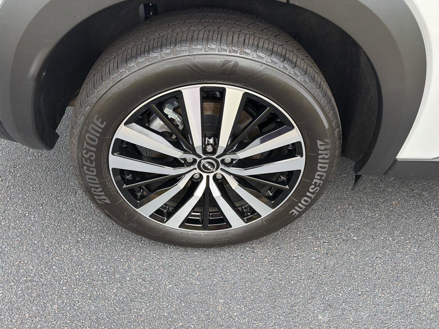 Used 2025 Nissan Pathfinder Platinum FWD image 43