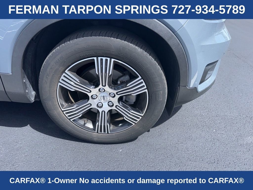 Used 2022 Volvo XC40 T4 Inscription image 3