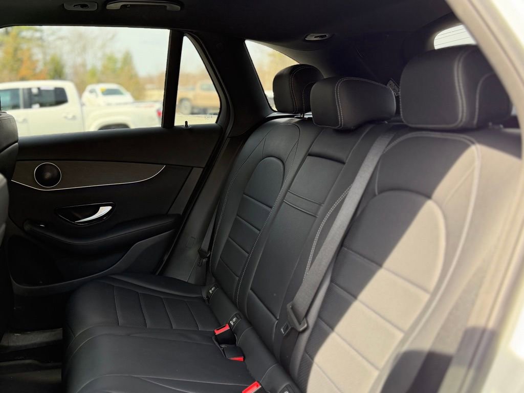 Used 2021 Mercedes-Benz GLC 300 4MATIC image 5