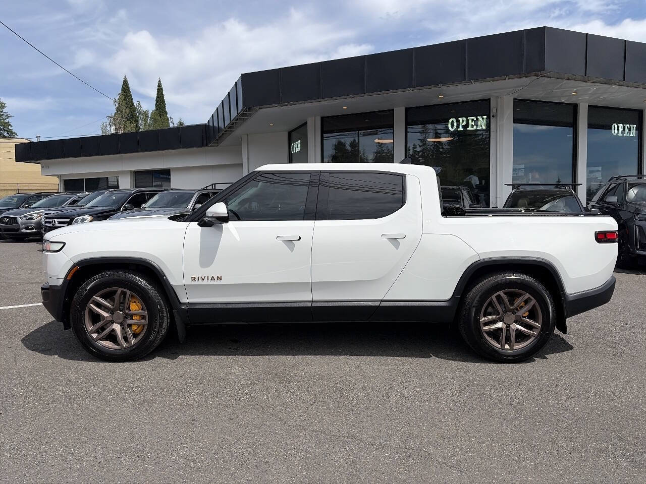 Used 2022 Rivian R1T Adventure AWD/4WD image 2