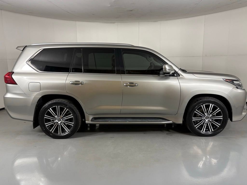 Used 2021 Lexus LX 570 4WD w/ Luxury Package image 8