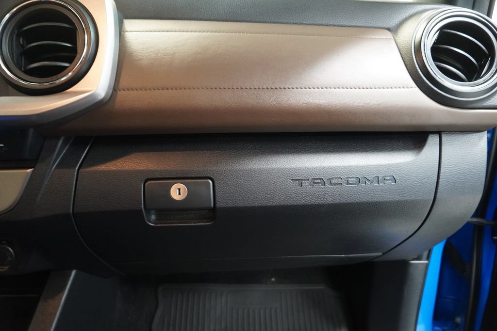 Used 2021 Toyota Tacoma Limited AWD/4WD image 38