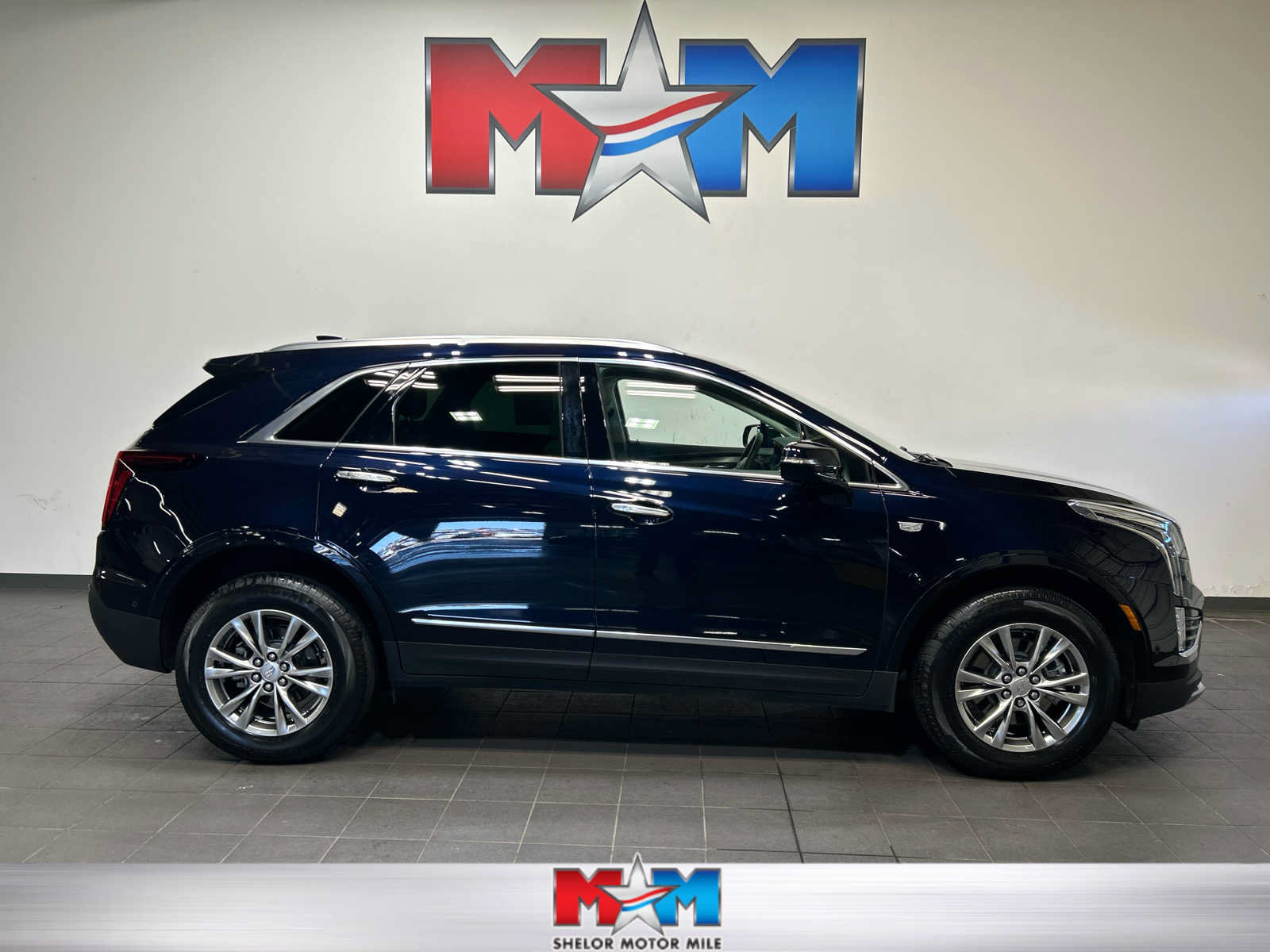 Used 2022 Cadillac XT5 Premium Luxury w/ Technology Package AWD/4WD image 1