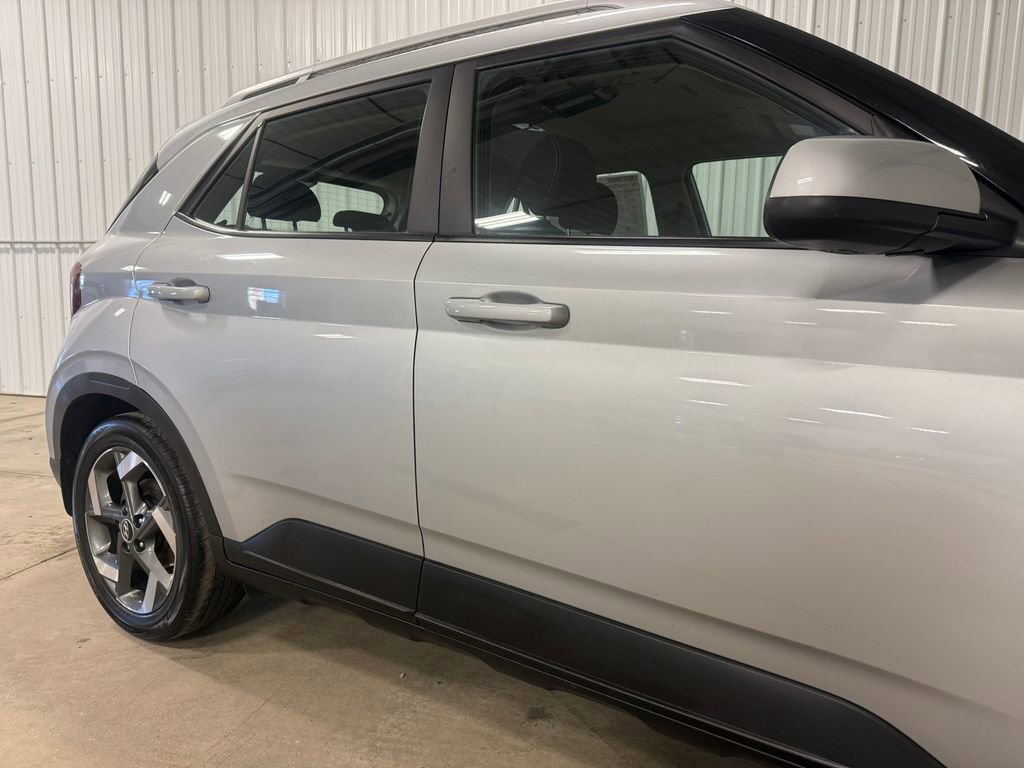 Certified 2022 Hyundai Venue SEL image 14