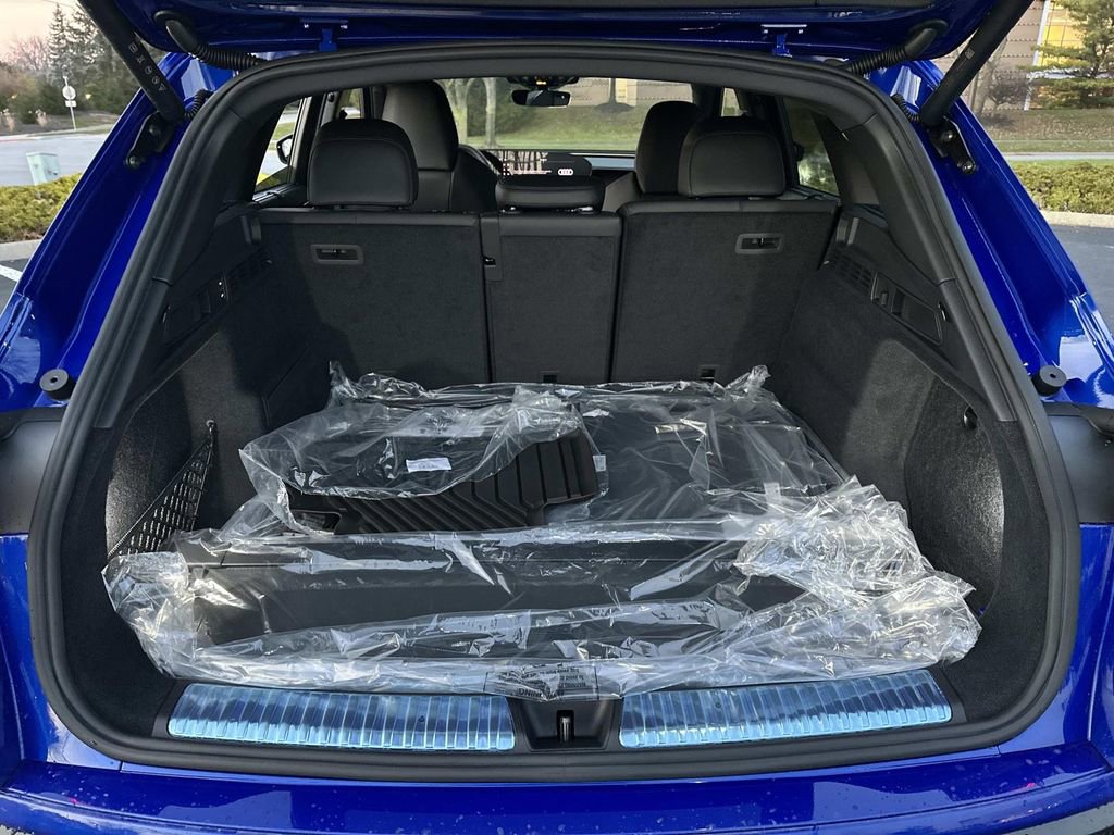 New 2025 Audi SQ5 Prestige image 9