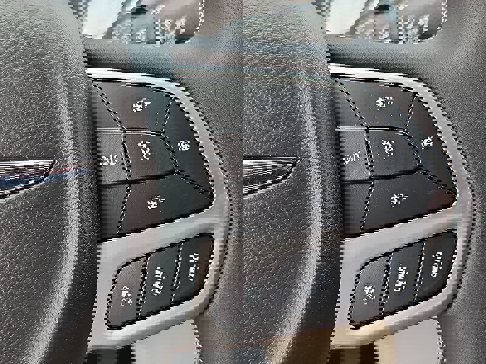 Used 2024 Chrysler Pacifica Touring-L image 25