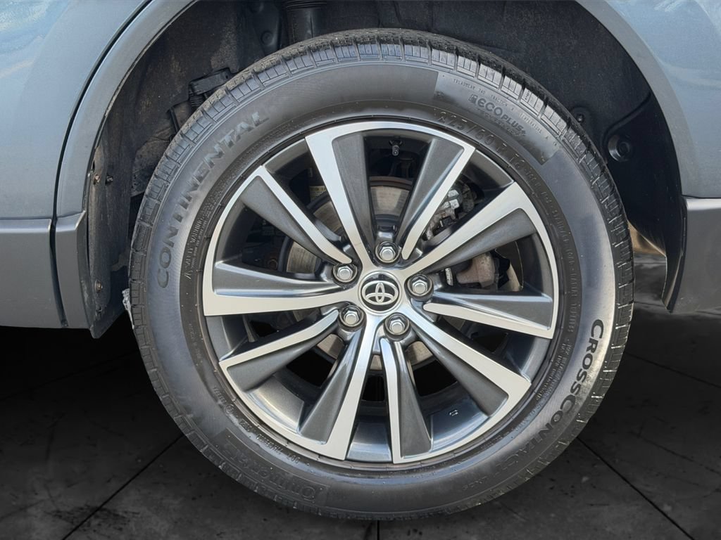 Used 2021 Toyota Venza LE AWD/4WD image 27