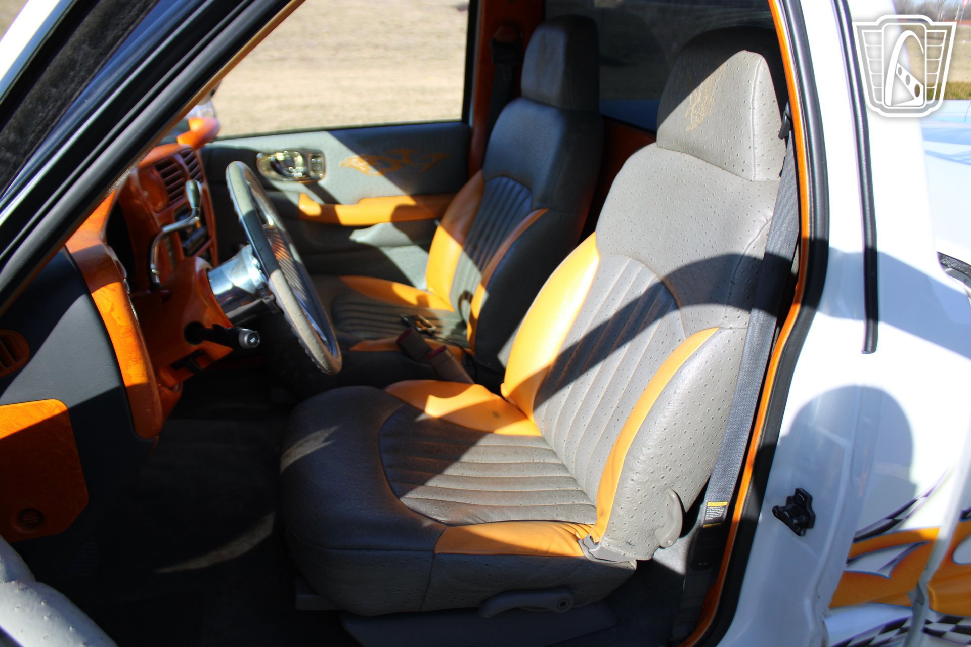 Used 2000 Chevrolet S10 Pickup Xtreme w/ Preferred Equipment Group RWD image 10