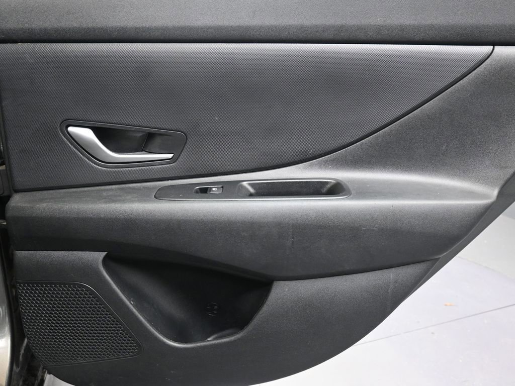 Used 2025 Hyundai Elantra SE image 14