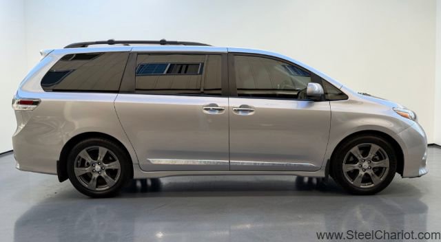 Used 2017 Toyota Sienna SE w/ Protection Package image 7