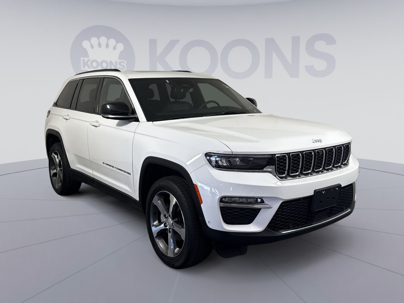 Used 2025 Jeep Grand Cherokee Limited w/ Luxury Tech Group II AWD/4WD image 10