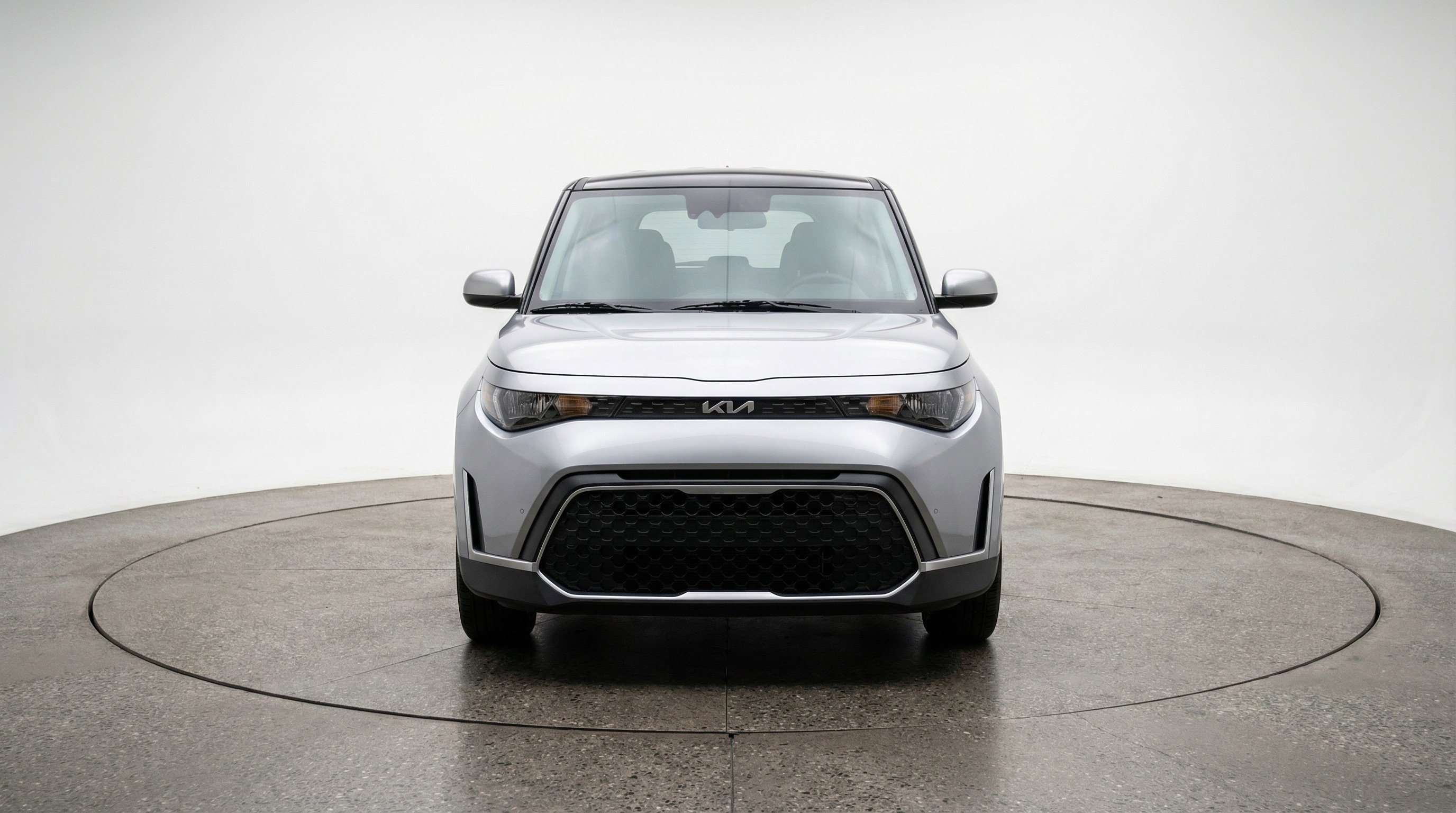 Used 2025 Kia Soul LX w/ LX Technology Package FWD image 2