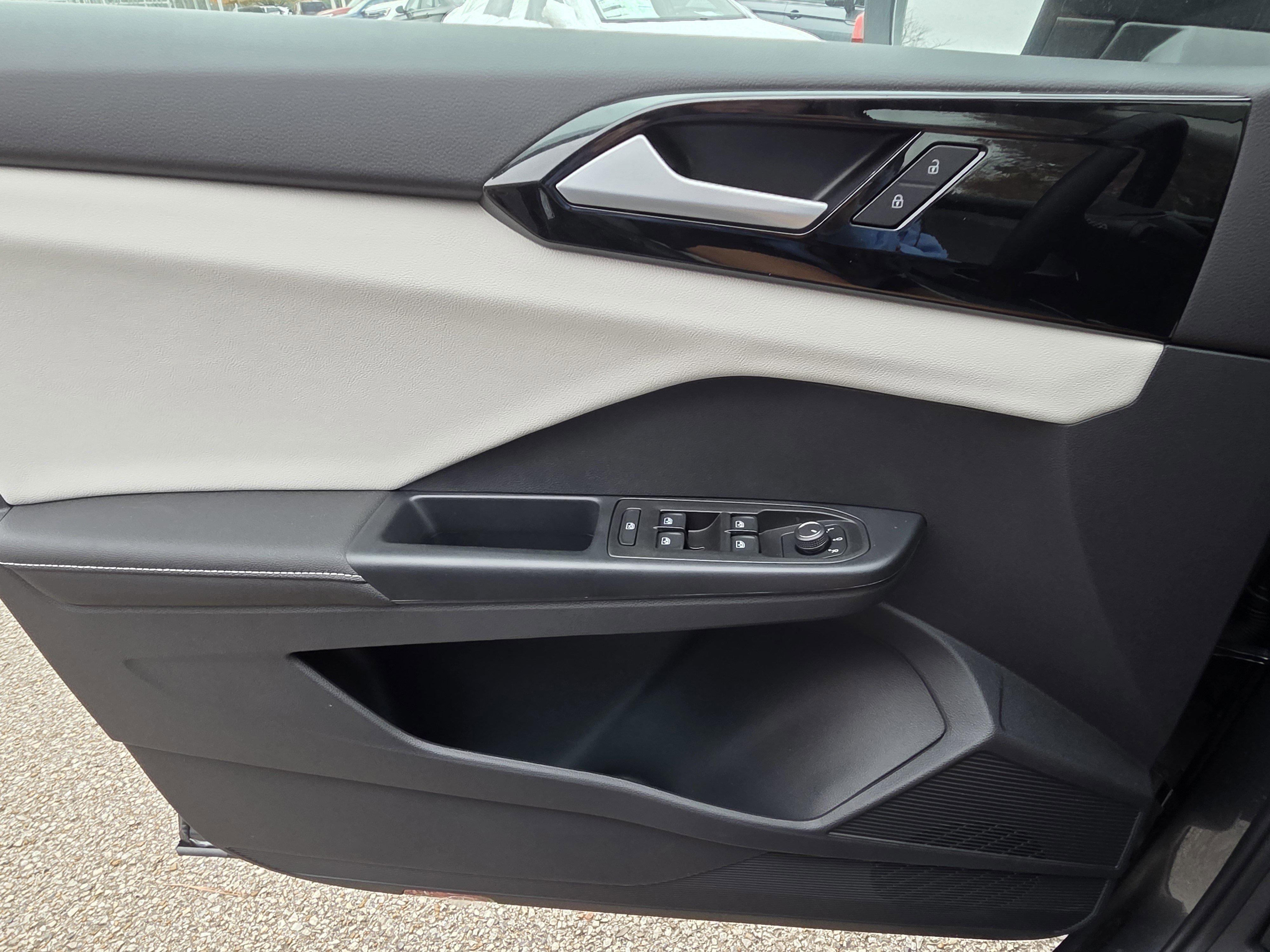 New 2025 Volkswagen Taos S image 8