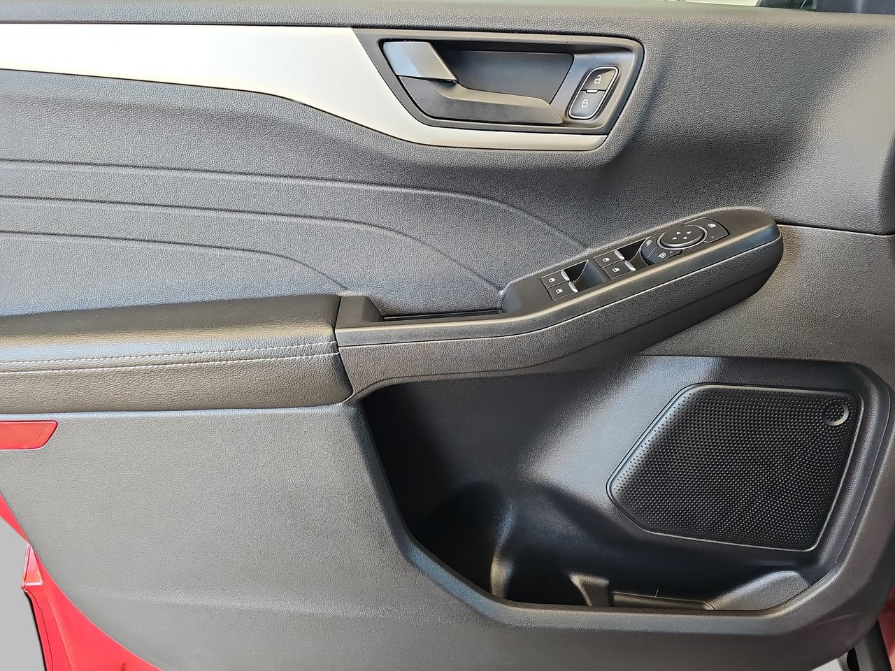 Used 2022 Ford Escape SE w/ SE Sport Appearance Package FWD image 32