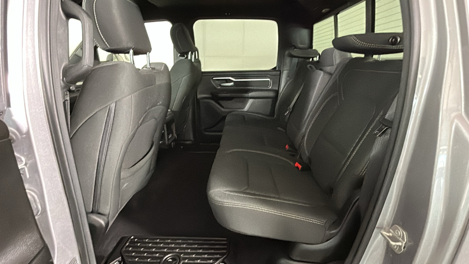 Used 2025 RAM 1500 4x4 Crew Cab image 31