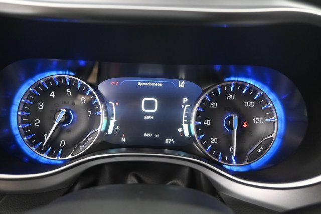 Used 2026 Chrysler Pacifica Limited FWD image 9