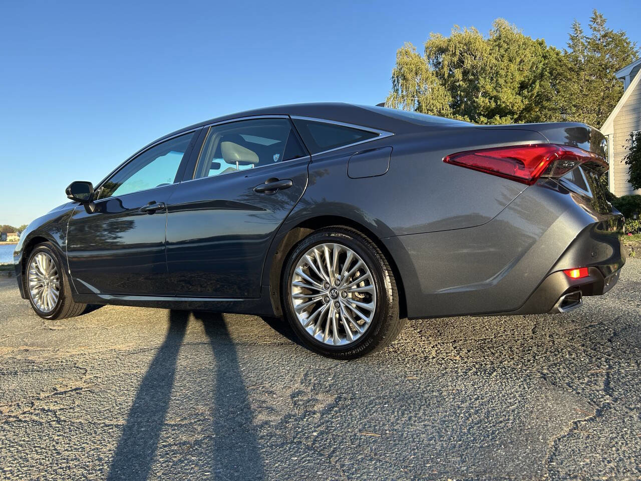 Used 2020 Toyota Avalon Limited image 24