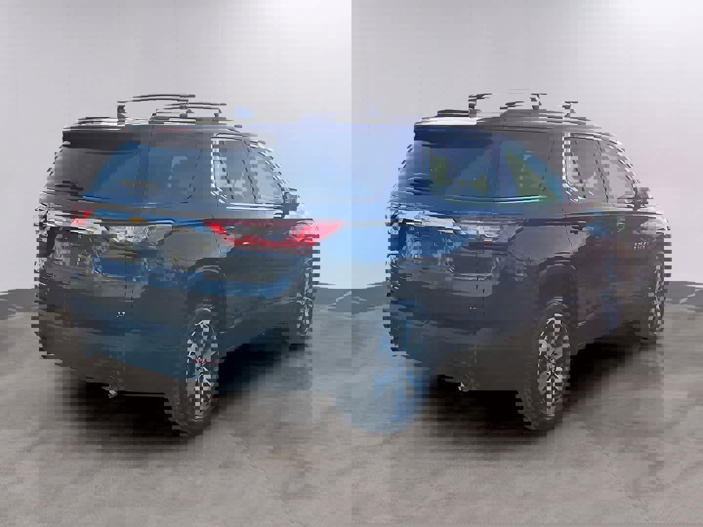 Used 2021 Chevrolet Traverse LT w/ LT Premium Package image 4