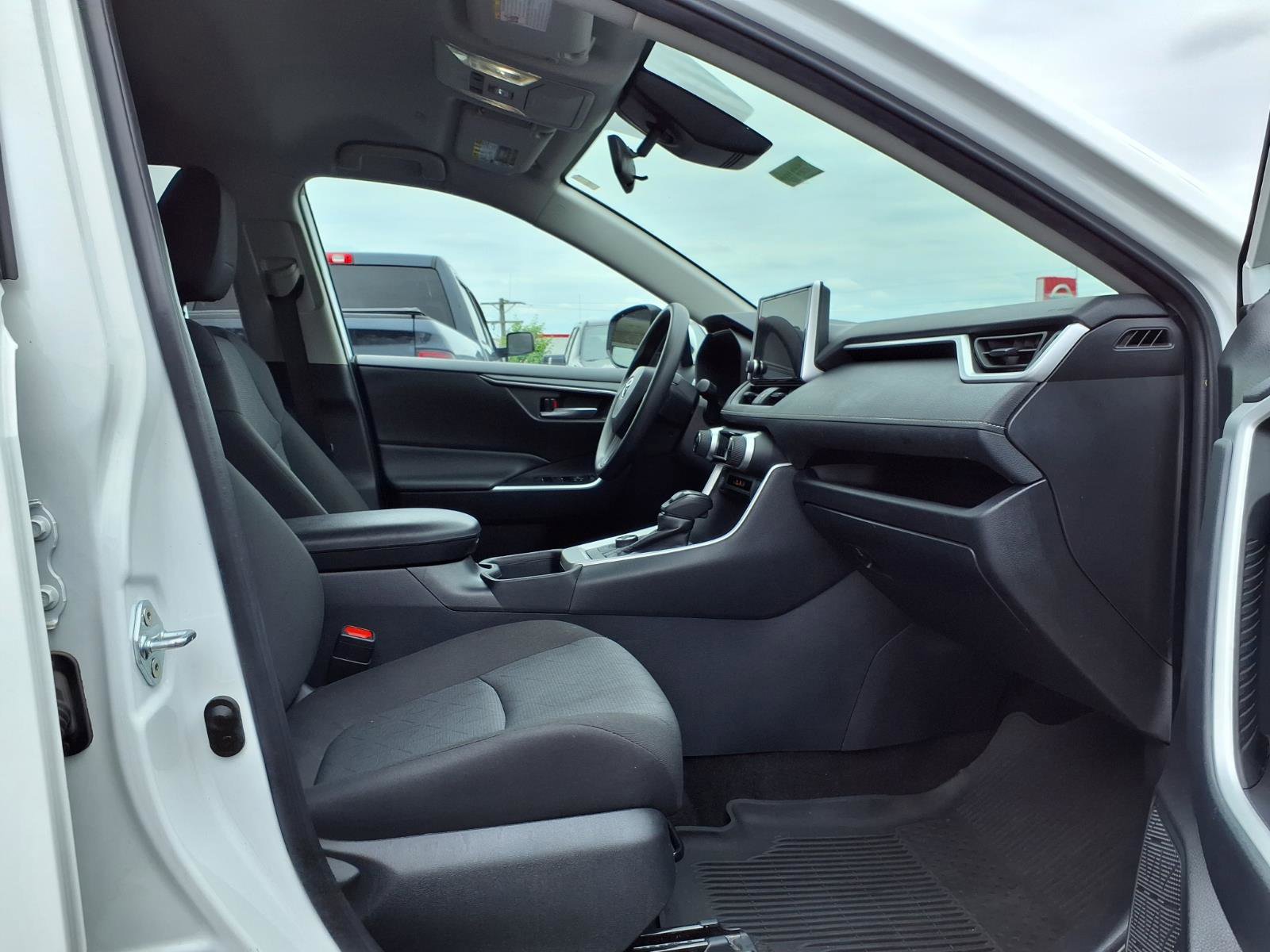 Used 2024 Toyota RAV4 XLE AWD/4WD image 28