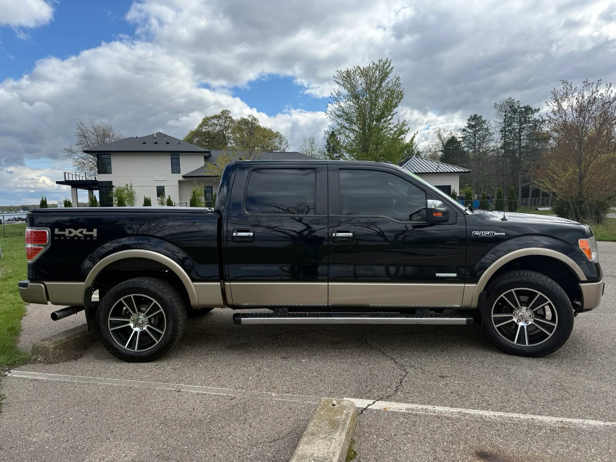 Used 2011 Ford F150 Lariat w/ Lariat Chrome Pkg AWD/4WD image 4