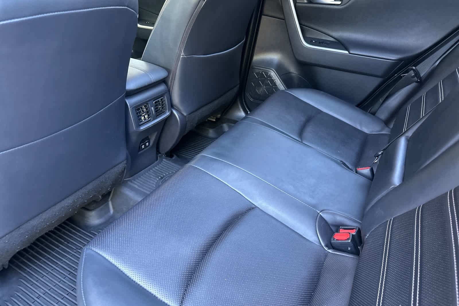 Used 2020 Toyota RAV4 Limited AWD/4WD image 4