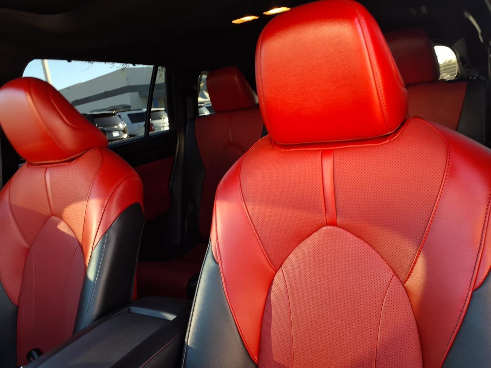 Used 2023 Toyota Highlander XSE image 13