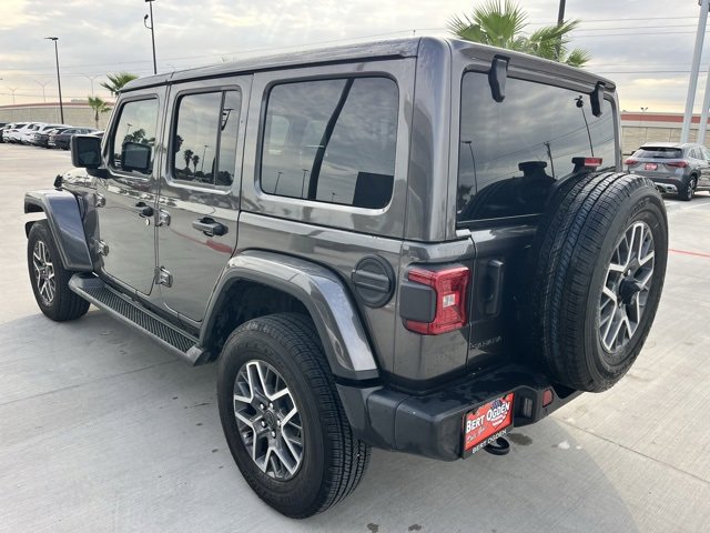 Used 2025 Jeep Wrangler Sahara image 4