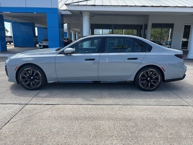 Used 2025 BMW 760i xDrive w/ Executive Package AWD/4WD image 5