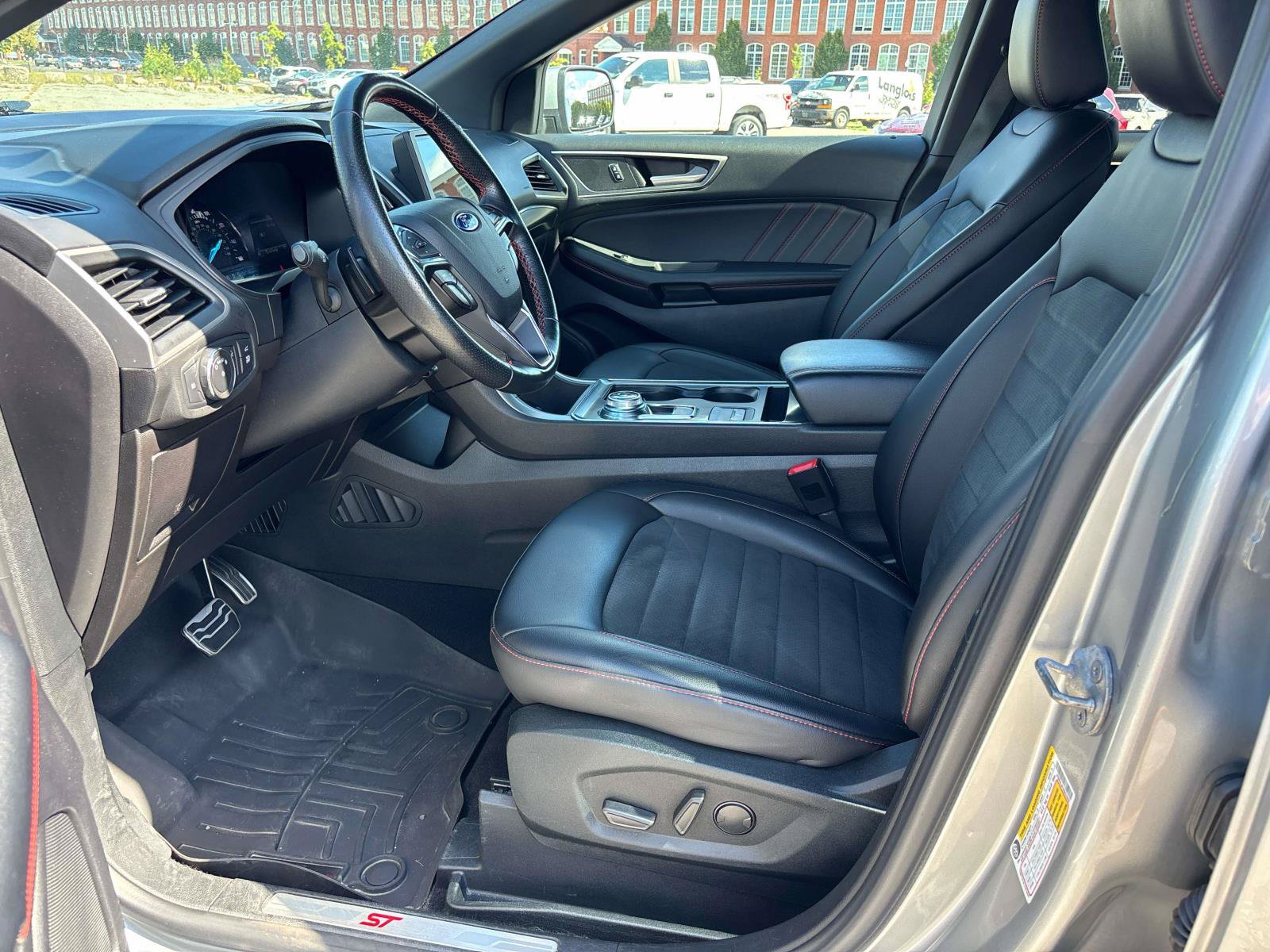 Used 2022 Ford Edge ST-Line w/ Class II Trailer Tow Package AWD/4WD image 13