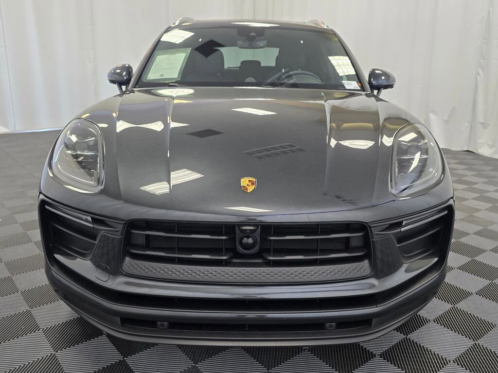 Certified 2024 Porsche Macan image 10
