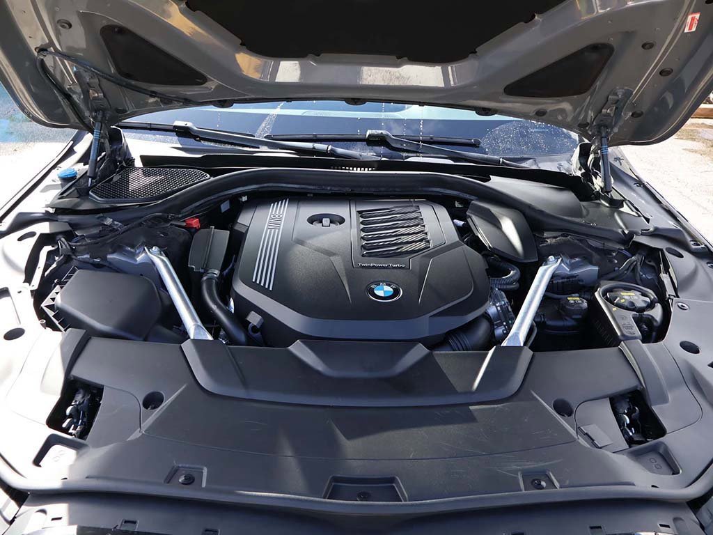 Used 2022 BMW 740i w/ M Sport Package image 23