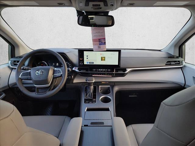 Used 2026 Toyota Sienna XLE FWD image 16