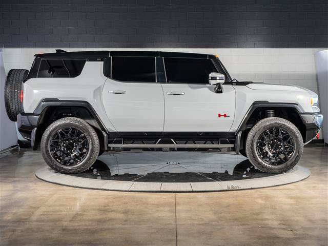 Used 2024 GMC Hummer EV 2X w/ LPO, Sport Package AWD/4WD image 8