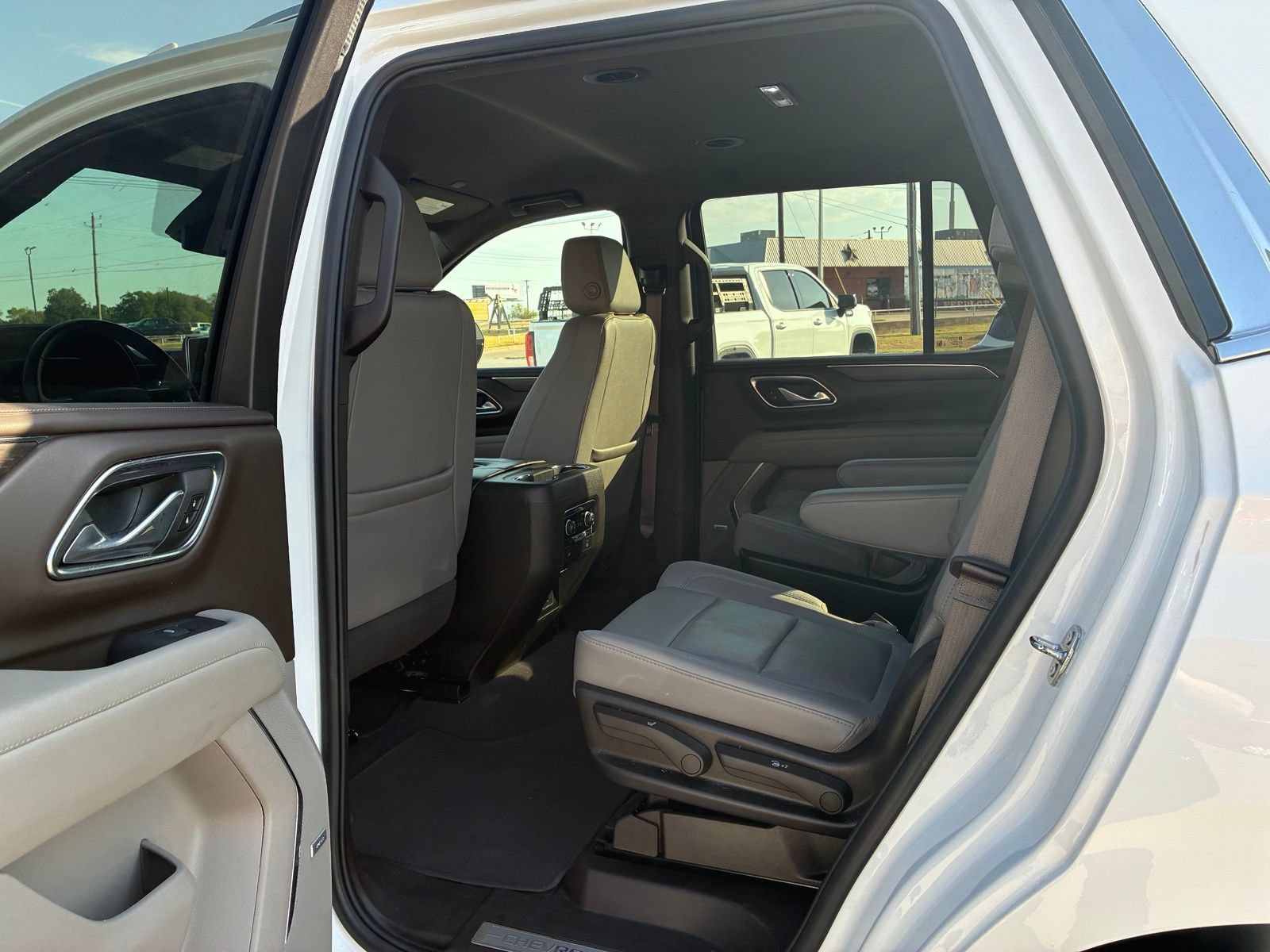 Used 2024 Chevrolet Tahoe LT RWD image 3